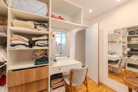 Apartamento à venda com 145m², 3 quartos e 1 vaga Apartamento à venda com 145m², 3 quartos e 1 vagaCloset da suíte 1