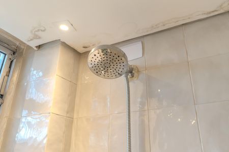 Apartamento à venda com 145m², 3 quartos e 1 vaga Apartamento à venda com 145m², 3 quartos e 1 vagaBanheiro da Suíte 2