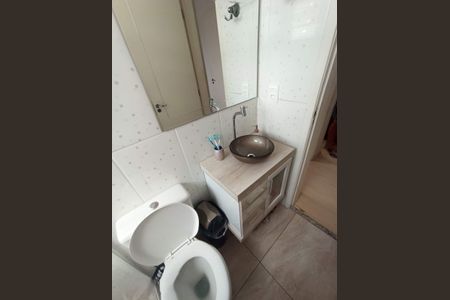 Banheiro de apartamento para alugar com 2 quartos, 46m² em Parque Santa Rosa, Suzano