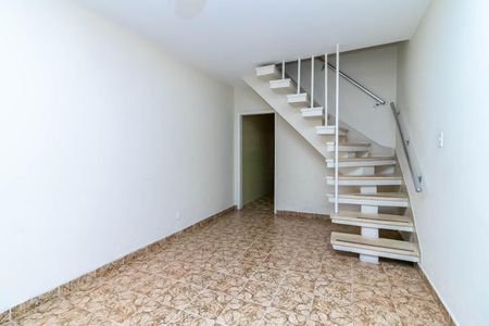 Casa à venda com 116m², 3 quartos e 2 vagas Casa à venda com 116m², 3 quartos e 2 vagasSala