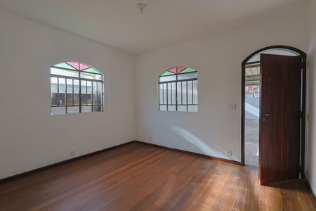 Casa para alugar com 4 quartos, 180m² em Nacional, Contagem