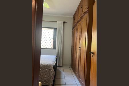 Casa à venda com 240m², 4 quartos e 3 vagasFoto 09