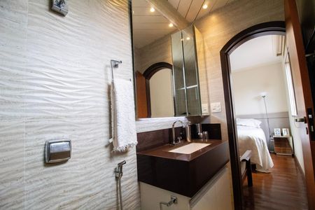 Apartamento à venda com 115m², 3 quartos e 2 vagas Apartamento à venda com 115m², 3 quartos e 2 vagasBanheiro da Suite