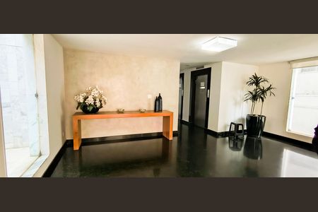 Apartamento à venda com 115m², 3 quartos e 2 vagas Apartamento à venda com 115m², 3 quartos e 2 vagasÁrea Comum - Hall do Prédio