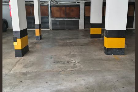 Apartamento à venda com 115m², 3 quartos e 2 vagas Apartamento à venda com 115m², 3 quartos e 2 vagasÁrea Comum - Garagem duas vagas cobertas livres