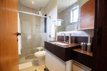 Apartamento à venda com 115m², 3 quartos e 2 vagas Apartamento à venda com 115m², 3 quartos e 2 vagasBanheiro da Suite