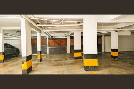 Apartamento à venda com 115m², 3 quartos e 2 vagas Apartamento à venda com 115m², 3 quartos e 2 vagasÁrea Comum - Garagem duas vagas cobertas livres