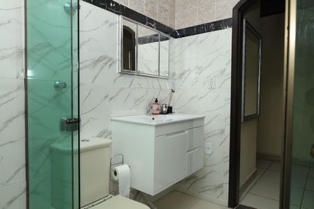 Casa à venda com 180m², 3 quartos e 2 vagasBanheiro 2