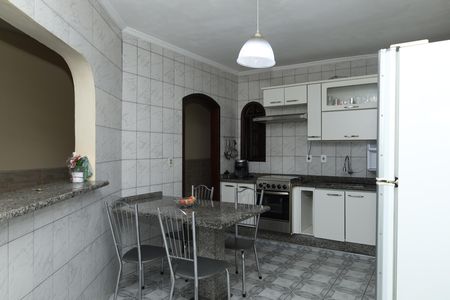 Casa à venda com 180m², 3 quartos e 2 vagasCozinha