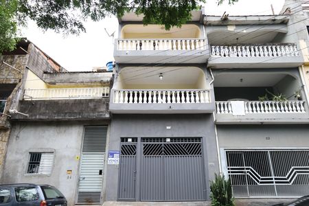Casa à venda com 180m², 3 quartos e 2 vagasFachada do imóvel - Placa instalada no portão do imóvel - Código da placa: HBJM-6