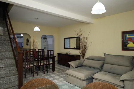 Casa à venda com 180m², 3 quartos e 2 vagasSala