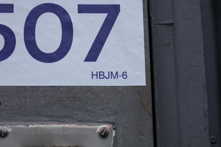 Casa à venda com 180m², 3 quartos e 2 vagasPlaca instalada no portão do imóvel - Código da placa: HBJM-6