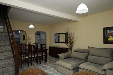 Casa à venda com 180m², 3 quartos e 2 vagasSala