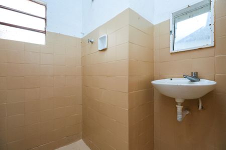 Banheiro de casa para alugar com 1 quarto, 100m² em Nucleo Residencial Isabela, Taboão da Serra