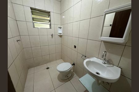 Casa para alugar com 35m², 1 quarto e sem vaga Casa para alugar com 35m², 1 quarto e sem vagaBanheiro