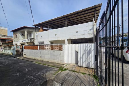 Casa para alugar com 100m², 2 quartos e 2 vagas Casa para alugar com 100m², 2 quartos e 2 vagasFachada