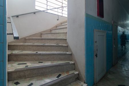 Apartamento para alugar com 55m², 2 quartos e sem vagaEscada
