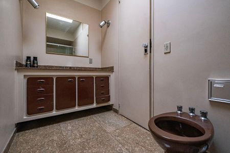 Casa à venda com 265m², 3 quartos e 2 vagas Casa à venda com 265m², 3 quartos e 2 vagasBanheiro