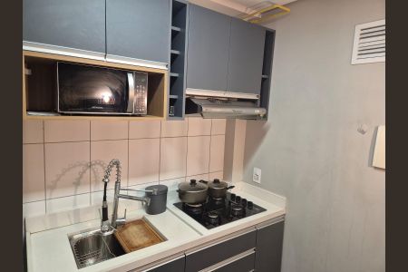 Cozinha de apartamento para alugar com 1 quarto, 27m² em Vila Butantã, São Paulo