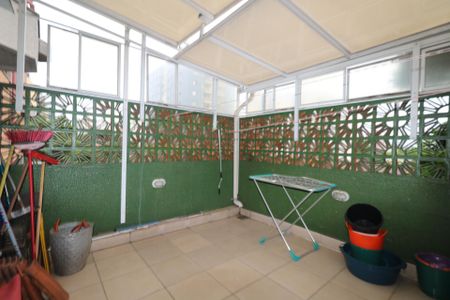Casa à venda com 192m², 2 quartos e sem vaga Casa à venda com 192m², 2 quartos e sem vagaVaranda