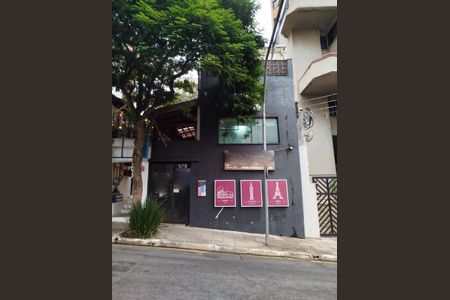 Casa à venda com 192m², 2 quartos e sem vaga Casa à venda com 192m², 2 quartos e sem vagaFachada