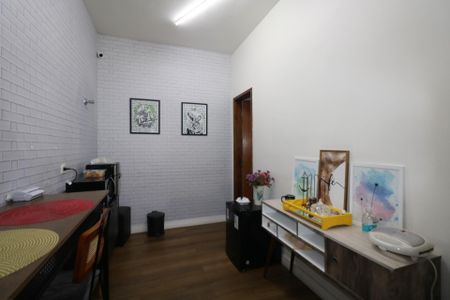 Casa à venda com 192m², 2 quartos e sem vaga Casa à venda com 192m², 2 quartos e sem vagaEdícula