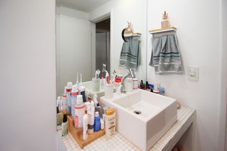 Apartamento à venda com 83m², 2 quartos e 1 vaga Apartamento à venda com 83m², 2 quartos e 1 vagaBanheiro