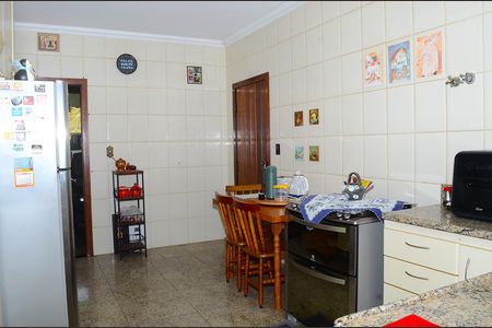 Casa para alugar com 170m², 2 quartos e 2 vagasCozinha