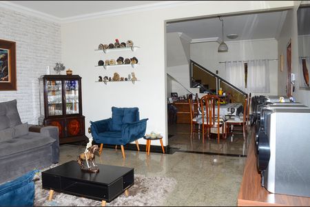 Casa para alugar com 170m², 2 quartos e 2 vagasSala