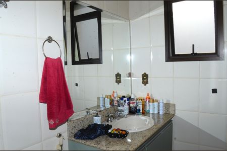 Casa para alugar com 170m², 2 quartos e 2 vagasBanheiro da Suíte