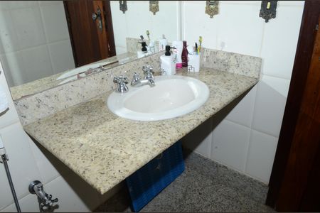 Casa para alugar com 170m², 2 quartos e 2 vagasBanheiro Corredor