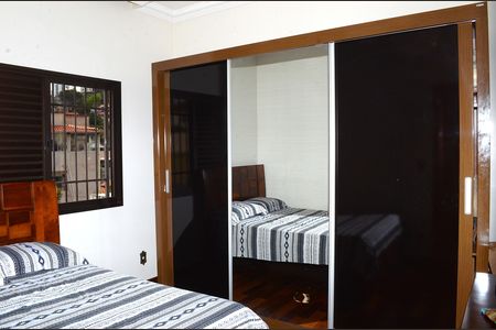 Casa para alugar com 170m², 2 quartos e 2 vagasQuarto 1