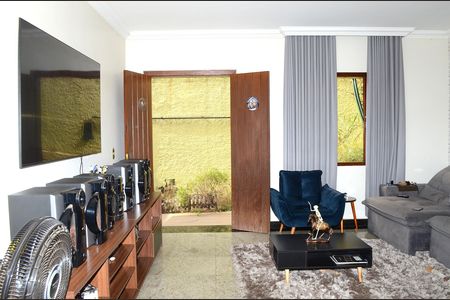 Casa para alugar com 170m², 2 quartos e 2 vagasSala