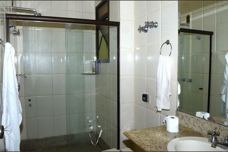 Casa para alugar com 170m², 2 quartos e 2 vagasBanheiro Corredor