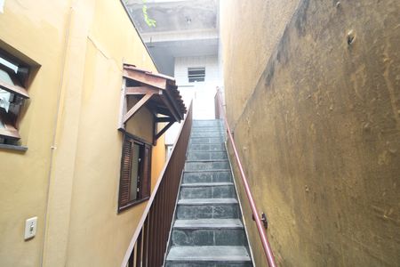 Casa à venda com 200m², 4 quartos e 4 vagasEscada para casa 2