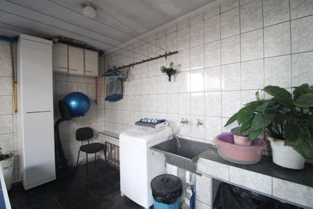 Casa à venda com 200m², 4 quartos e 4 vagasCasa 2 / lavanderia