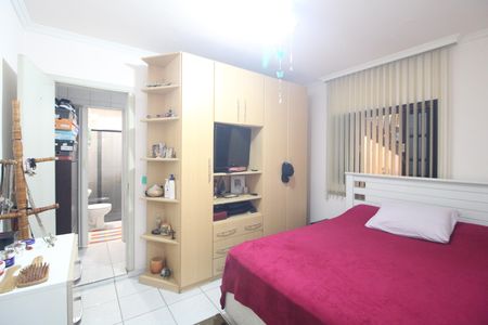 Casa à venda com 200m², 4 quartos e 4 vagasSuíte