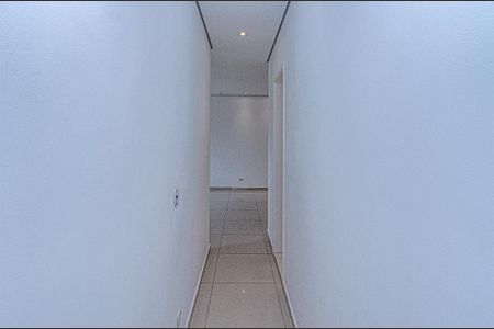 corredor para os cômodos_2 de apartamento para alugar com 3 quartos, 80m² em Vila Gumercindo, São Paulo