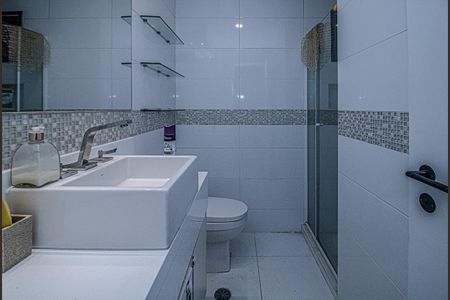 banheiro social_2 de apartamento para alugar com 3 quartos, 80m² em Vila Gumercindo, São Paulo