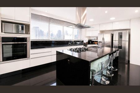 Apartamento à venda com 360m², 4 quartos e 6 vagas