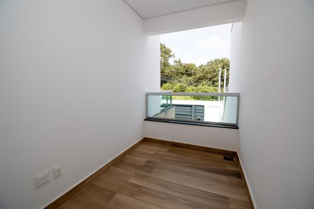 Casa à venda com 115m², 3 quartos e 2 vagas Casa à venda com 115m², 3 quartos e 2 vagasVaranda