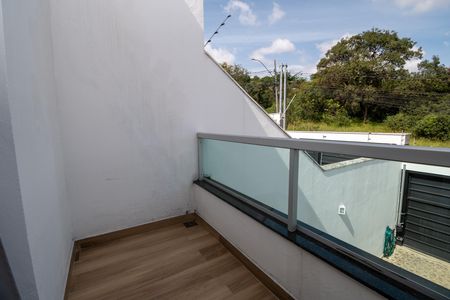 Casa à venda com 115m², 3 quartos e 2 vagas Casa à venda com 115m², 3 quartos e 2 vagasVaranda