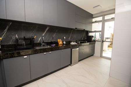 Casa à venda com 115m², 3 quartos e 2 vagas Casa à venda com 115m², 3 quartos e 2 vagasCozinha