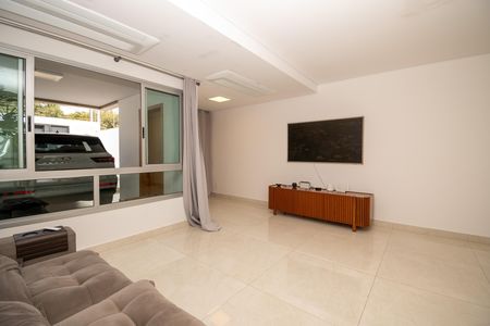 Casa à venda com 115m², 3 quartos e 2 vagas Casa à venda com 115m², 3 quartos e 2 vagasSala