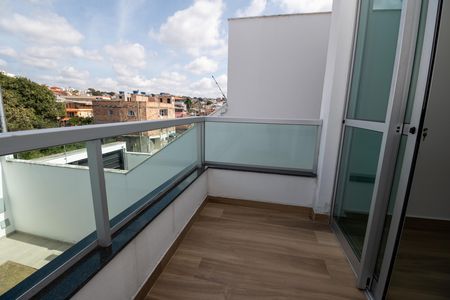 Casa à venda com 115m², 3 quartos e 2 vagas Casa à venda com 115m², 3 quartos e 2 vagasVaranda