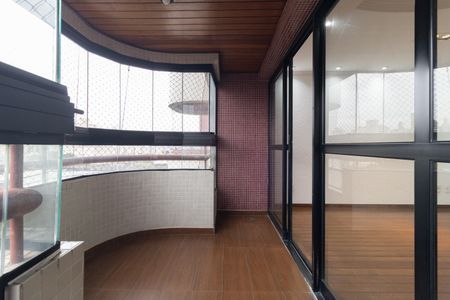 Apartamento à venda com 126m², 4 quartos e 3 vagasVaranda da Sala
