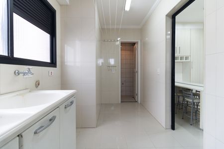 Apartamento à venda com 126m², 4 quartos e 3 vagasLavanderia