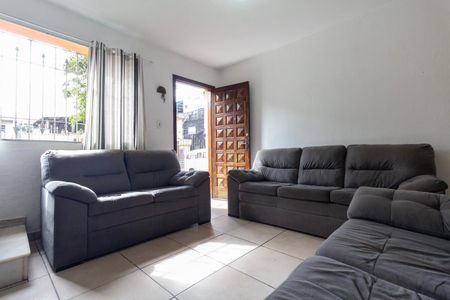Casa para alugar com 180m², 4 quartos e 3 vagas Casa para alugar com 180m², 4 quartos e 3 vagasSala