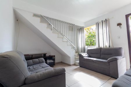 Casa para alugar com 180m², 4 quartos e 3 vagas Casa para alugar com 180m², 4 quartos e 3 vagasSala