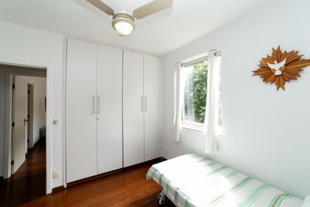 Apartamento à venda com 160m², 4 quartos e 2 vagasQuarto 2